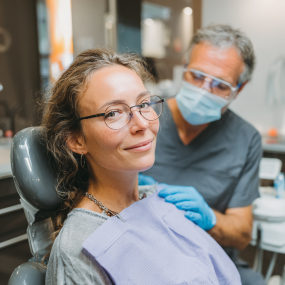 Kovokeramické korunky: Spolehlivé a estetické řešení pro Váš úsměv v Praze